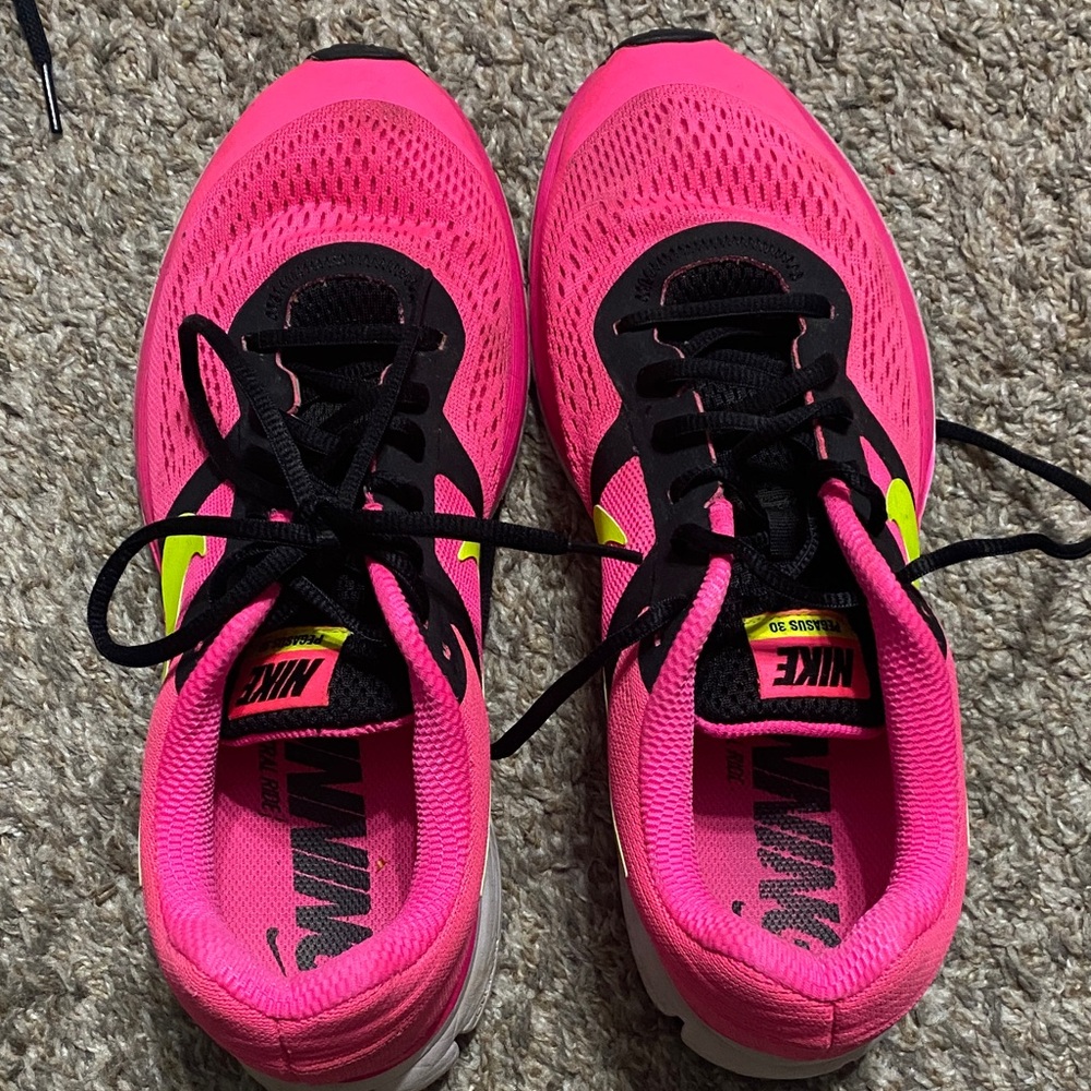 Nike Women's Pink and Black Athletic Shoes